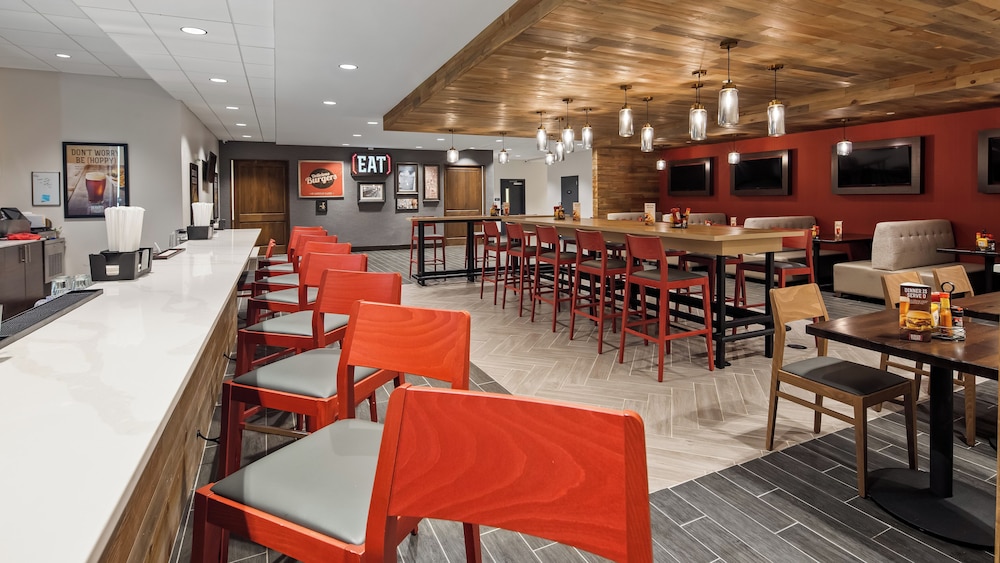 Holiday Inn - Clarksville Northeast, an IHG Hotel 50/69