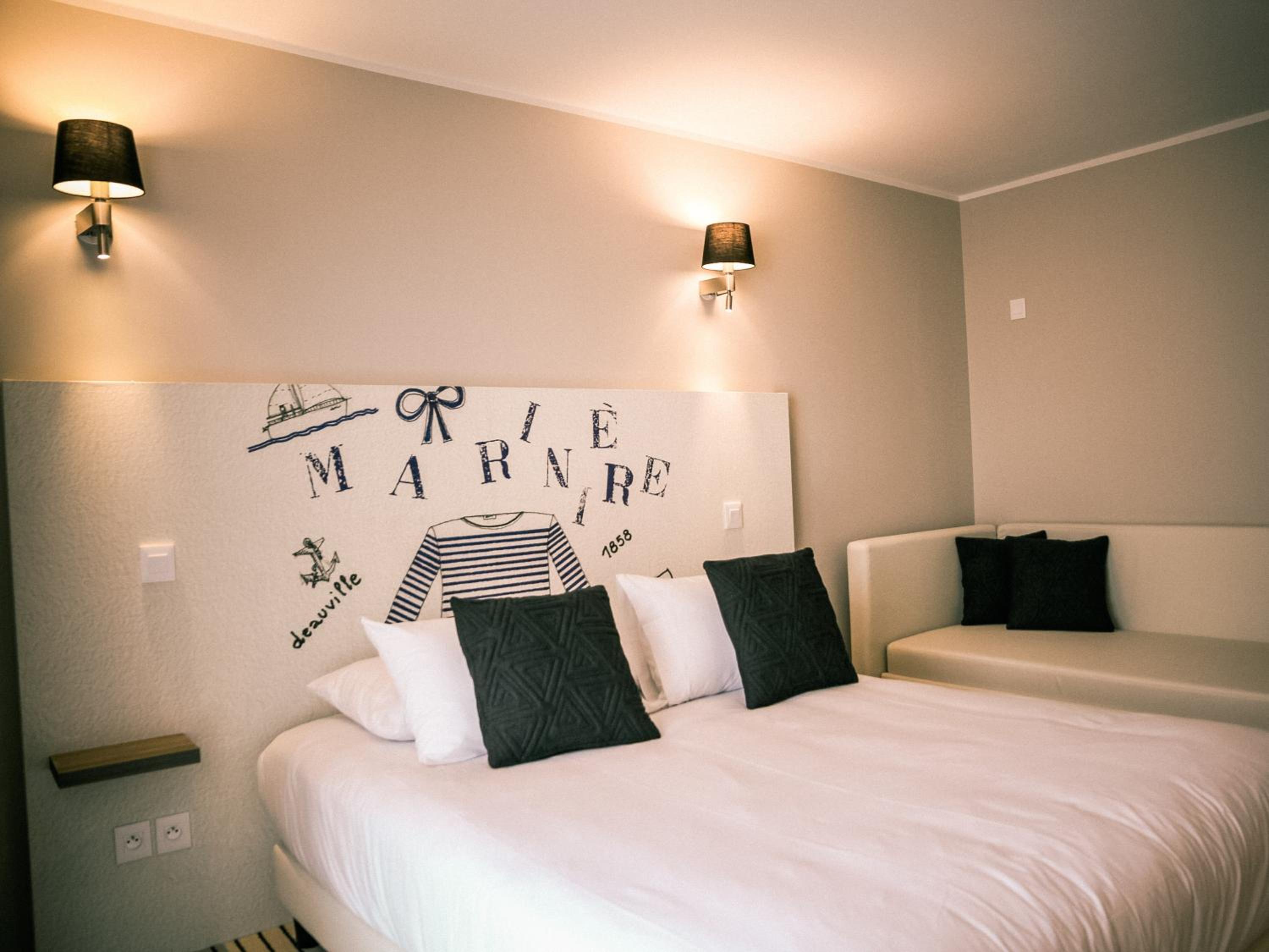 Room, Single Bed, Queen Bed