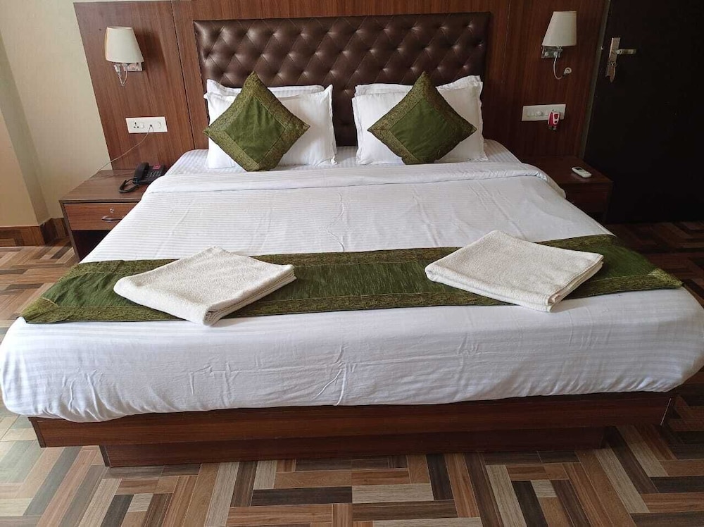Treebo Trend Hotel Pemaling 18/35