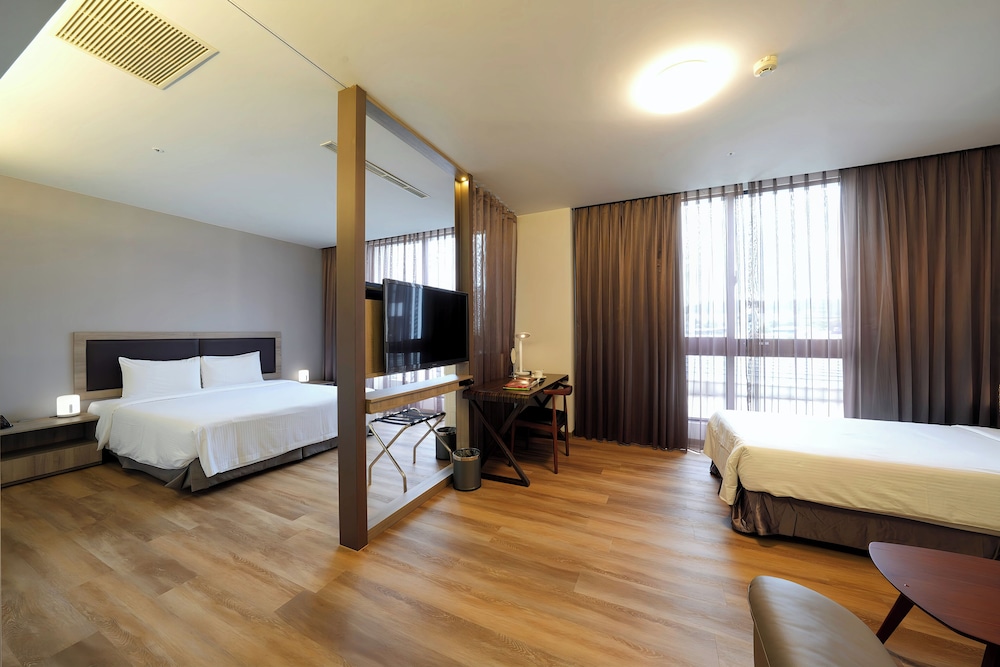 EXECUTIVE, TRIPLE, MULTIPLE BEDS