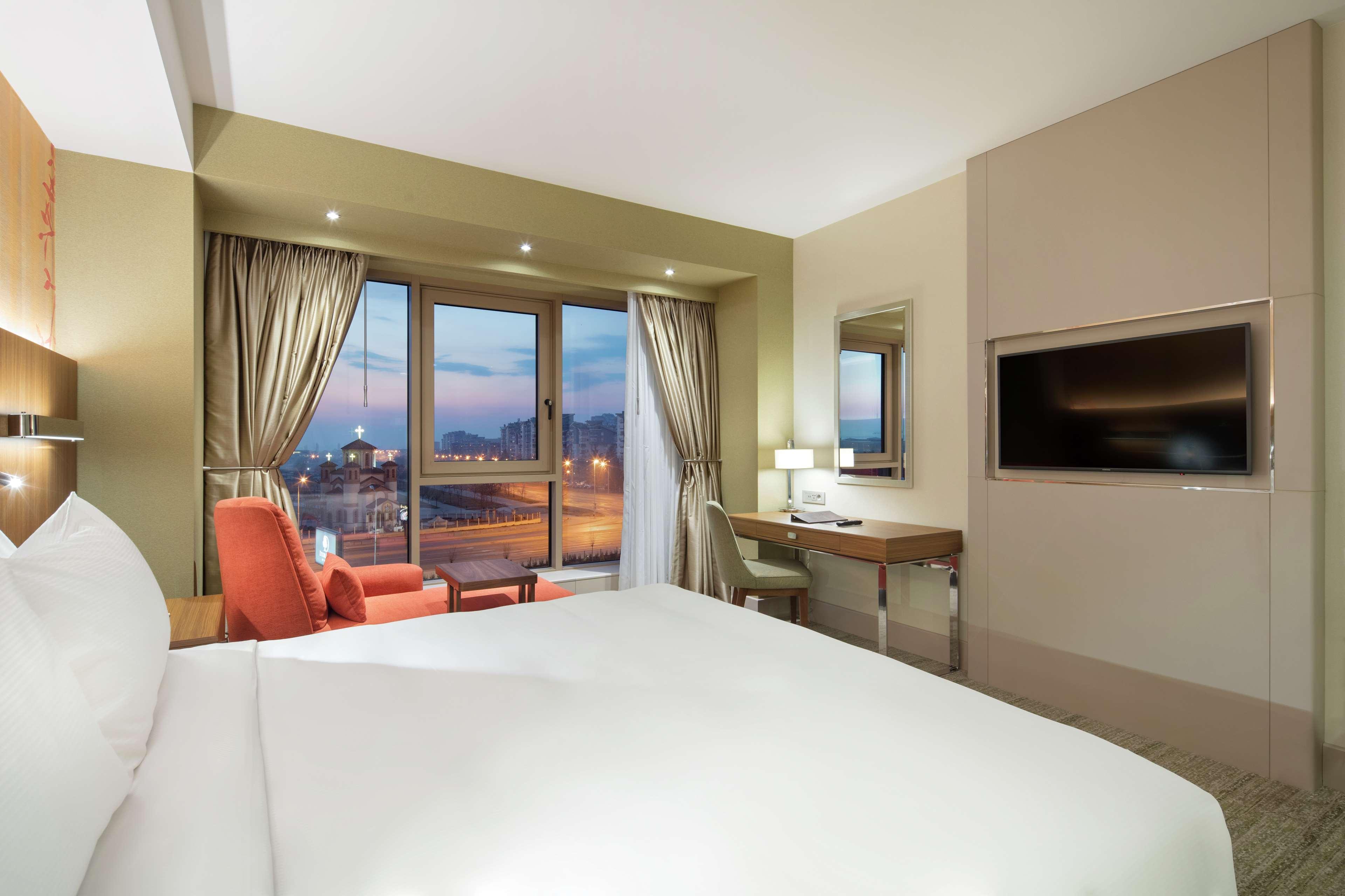 ROOM, KING BED, ACCESSIBLE