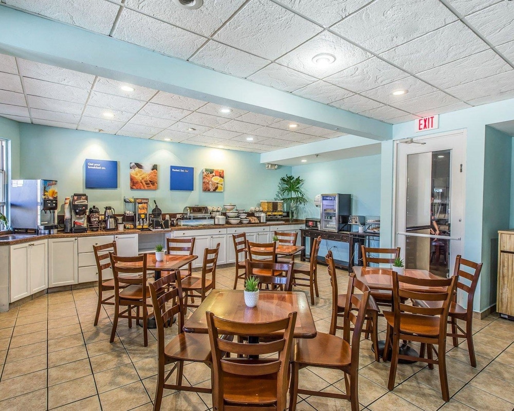 Comfort Inn & Suites Levittown PR 37/50