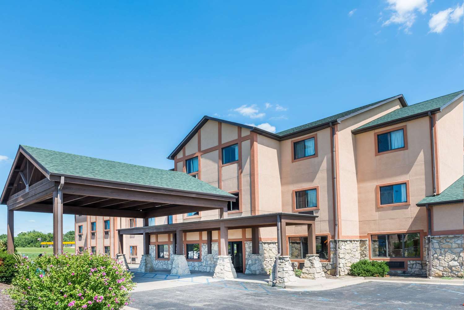 Super 8 by Wyndham Columbia East 1/10