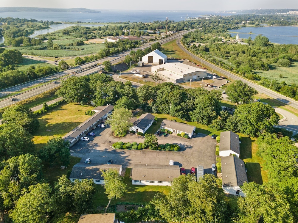 Founder's Brook Motel & Suites 33/48