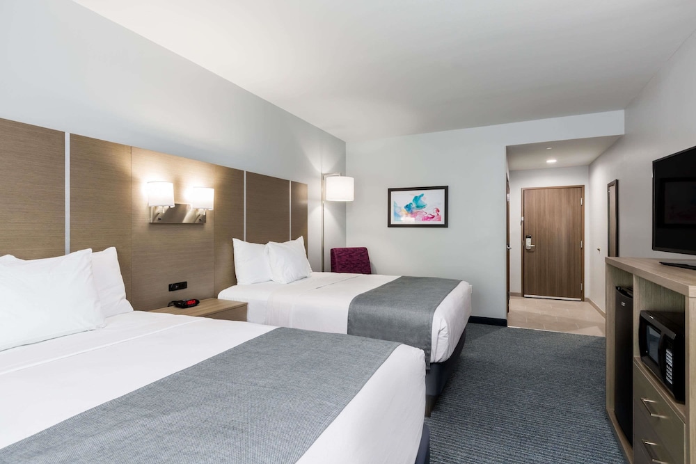 Days Inn & Suites by Wyndham Houston NW Cypress 6/26