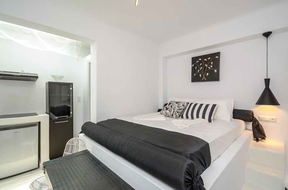 JUNIOR, DOUBLE BED, NO TERRACE, GROUND FLOOR