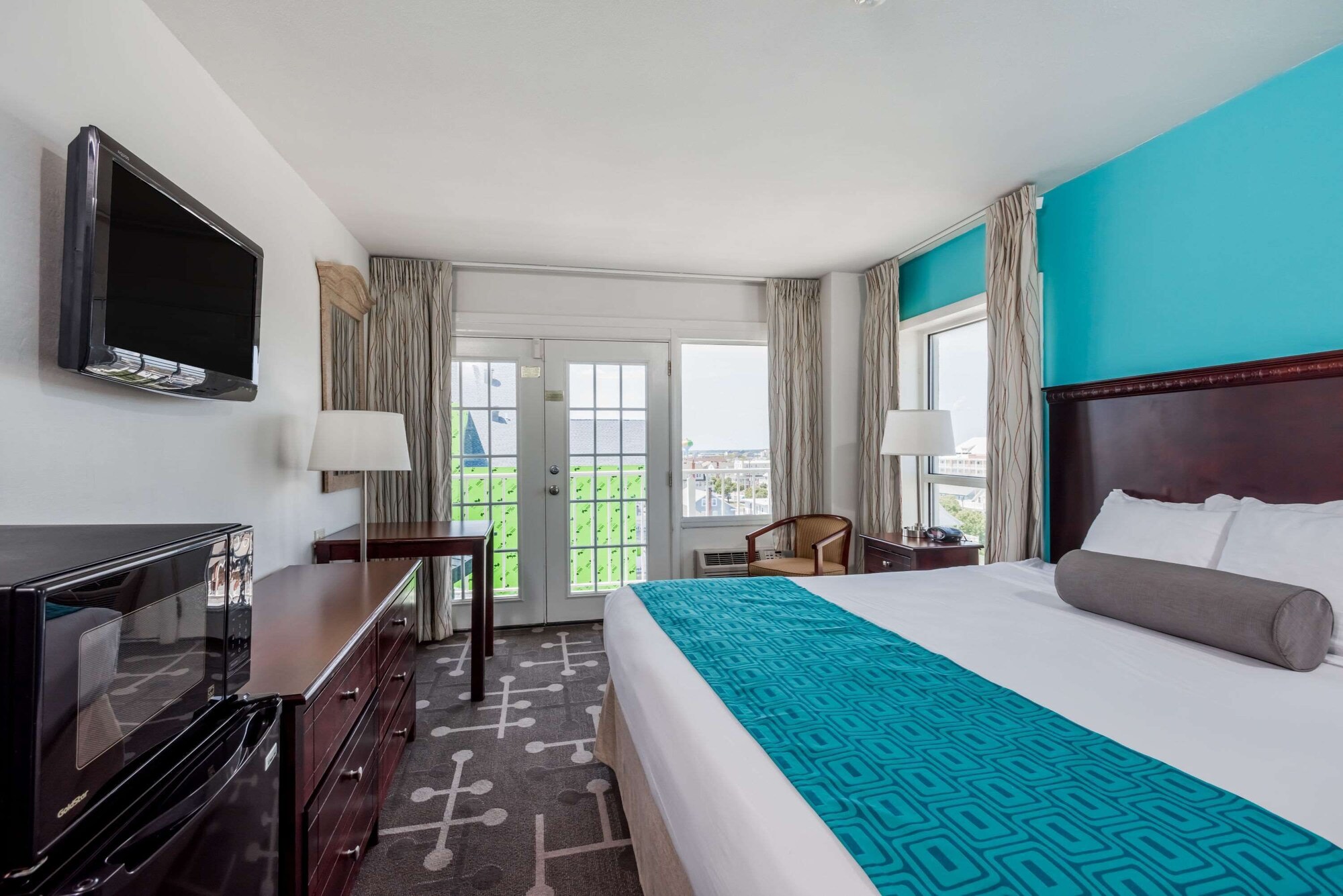 ROOM, KING BED, PARTIAL OCEAN VIEW