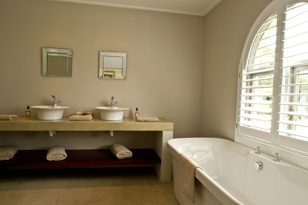 Rare Earth Country House 27/28