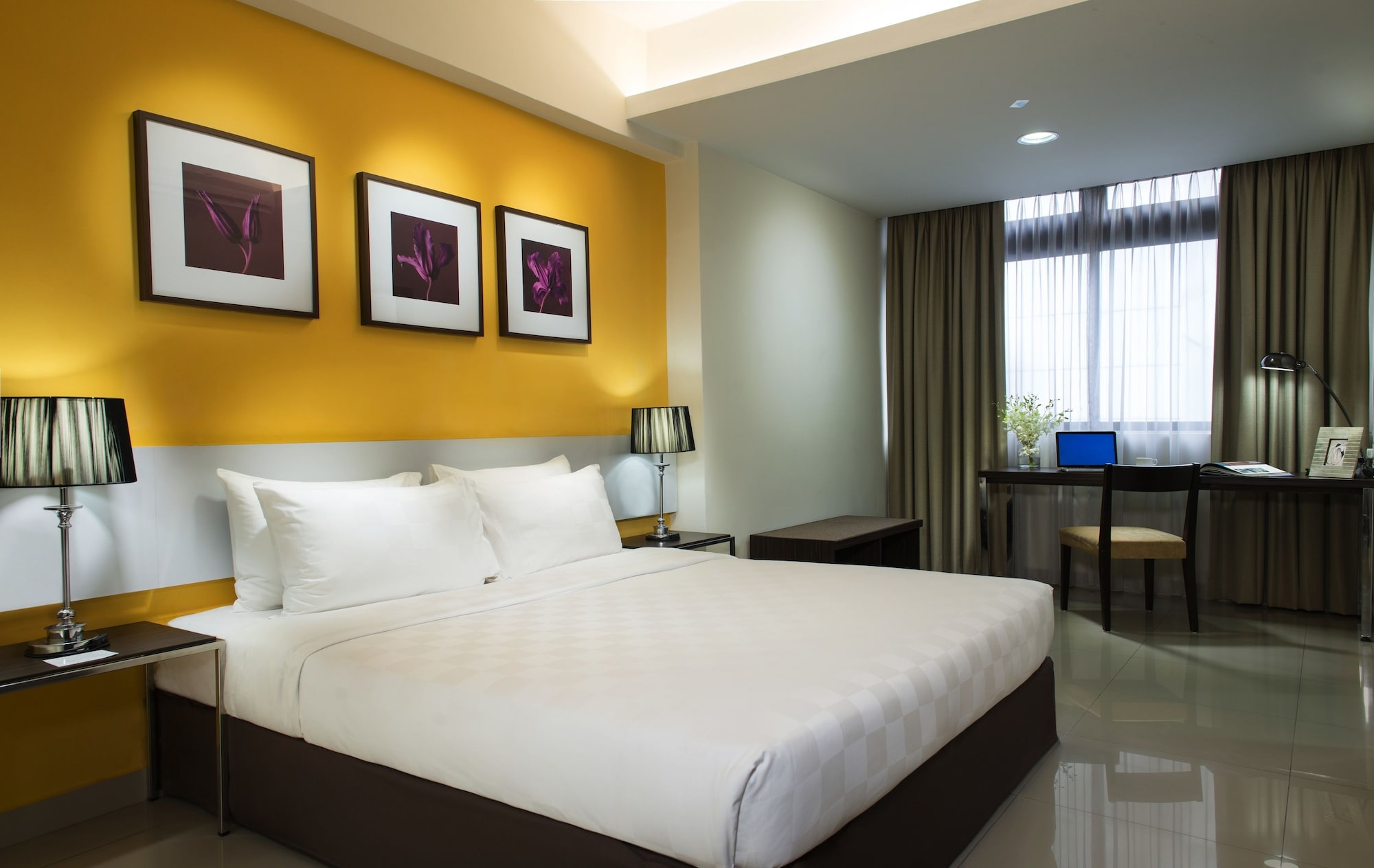 SUPERIOR ROOM