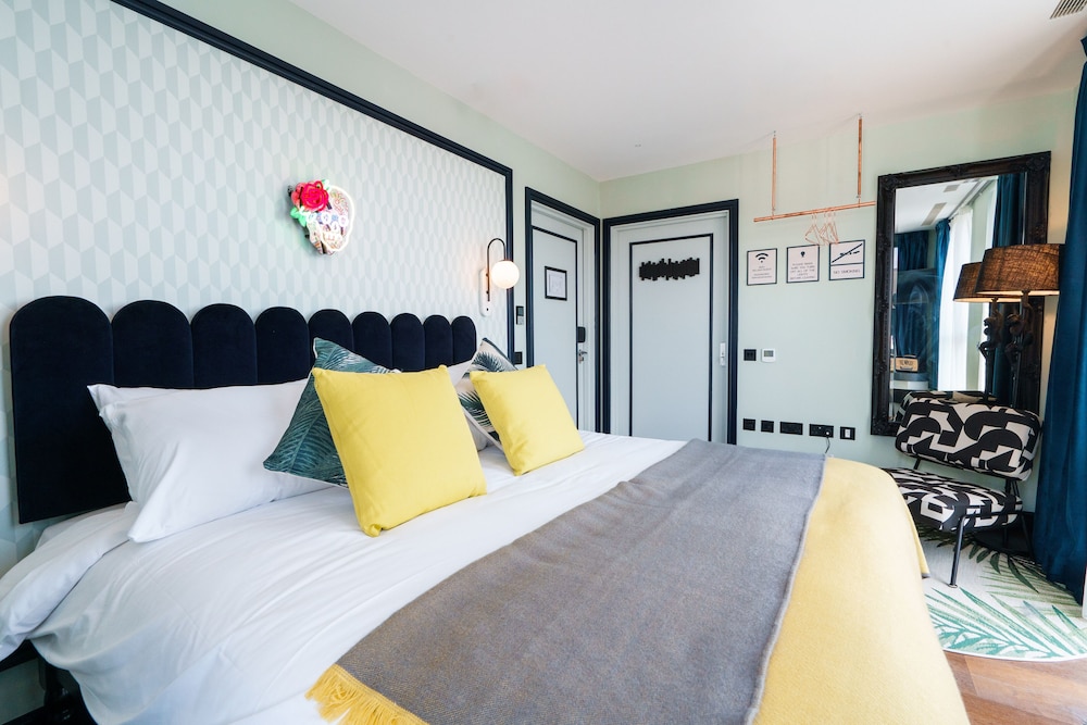 The Camden Town Hotel 4/46