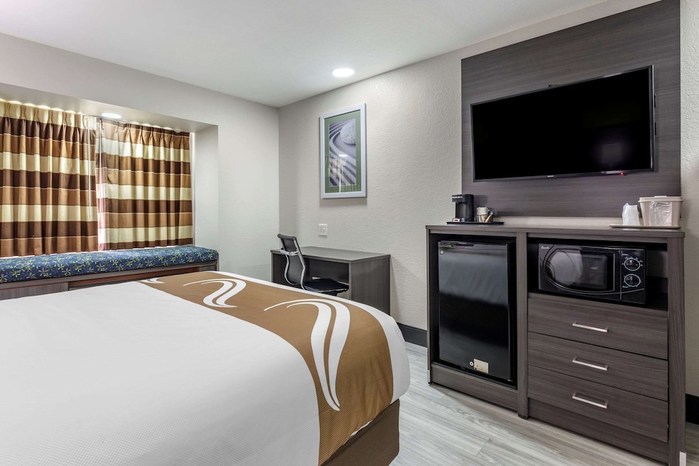 Quality Inn & Suites Longview I-20 21/35