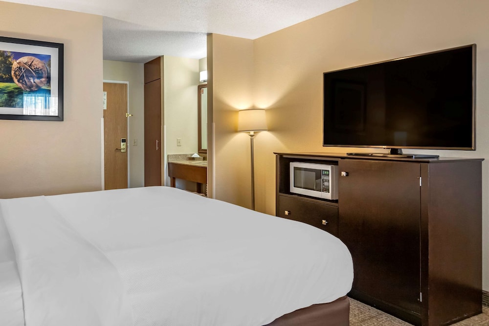 Comfort Inn And Suites Paw Paw 12/54