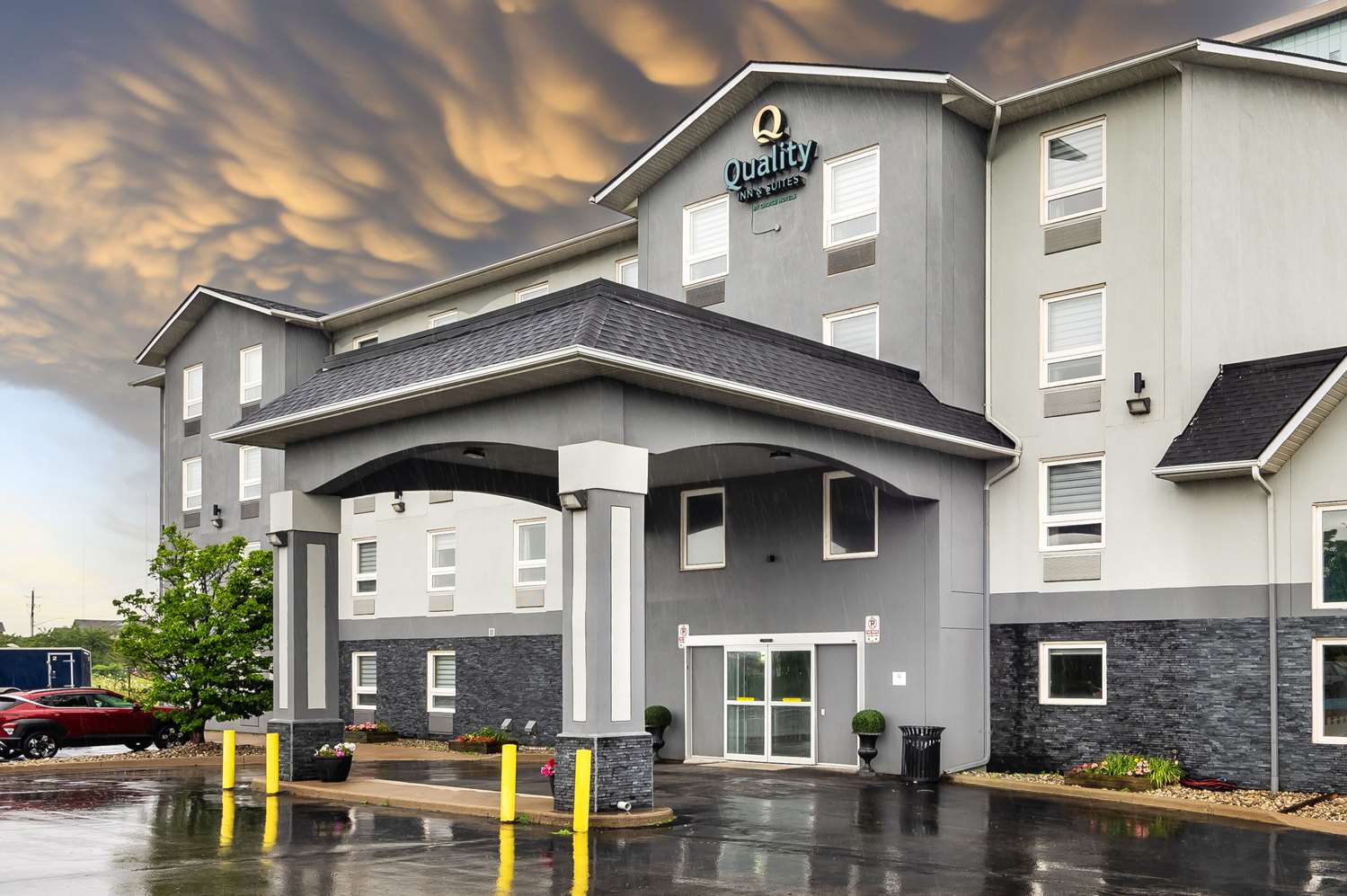 Quality Inn & Suites Grimsby 4/38