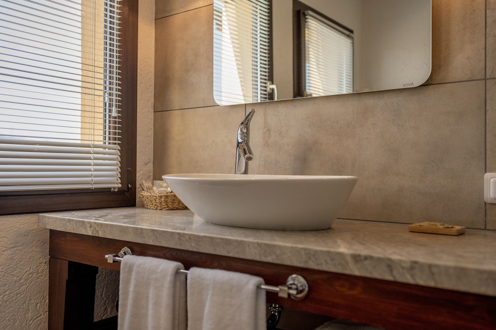4reasons Hotel And Bistro 70/76