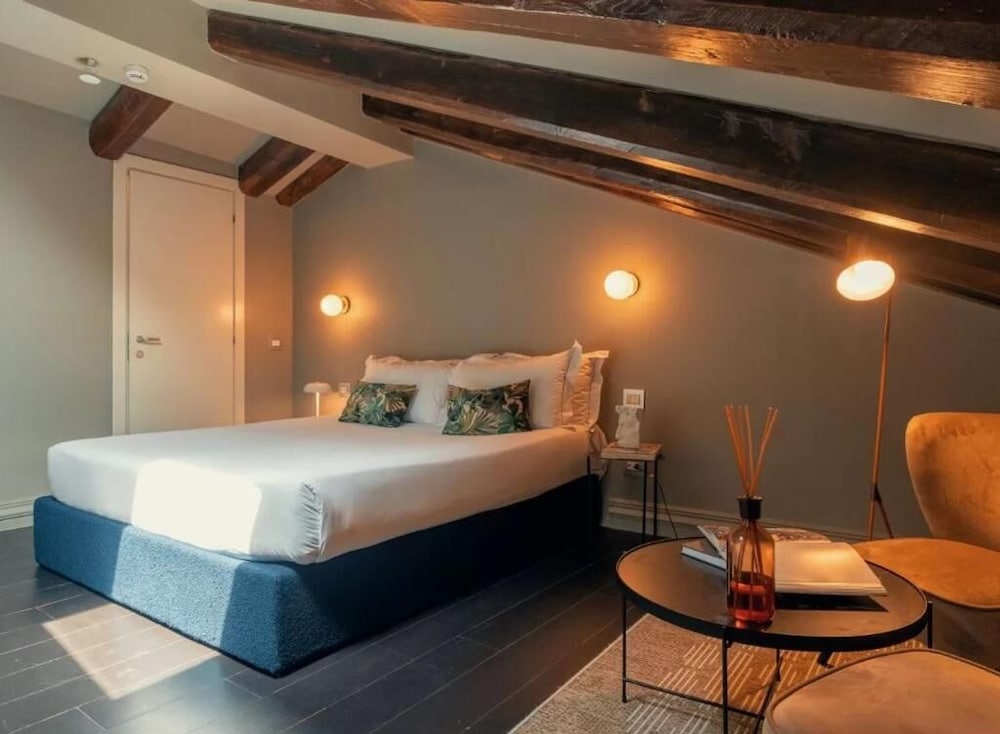 ROOM, DOUBLE BED, ATTIC