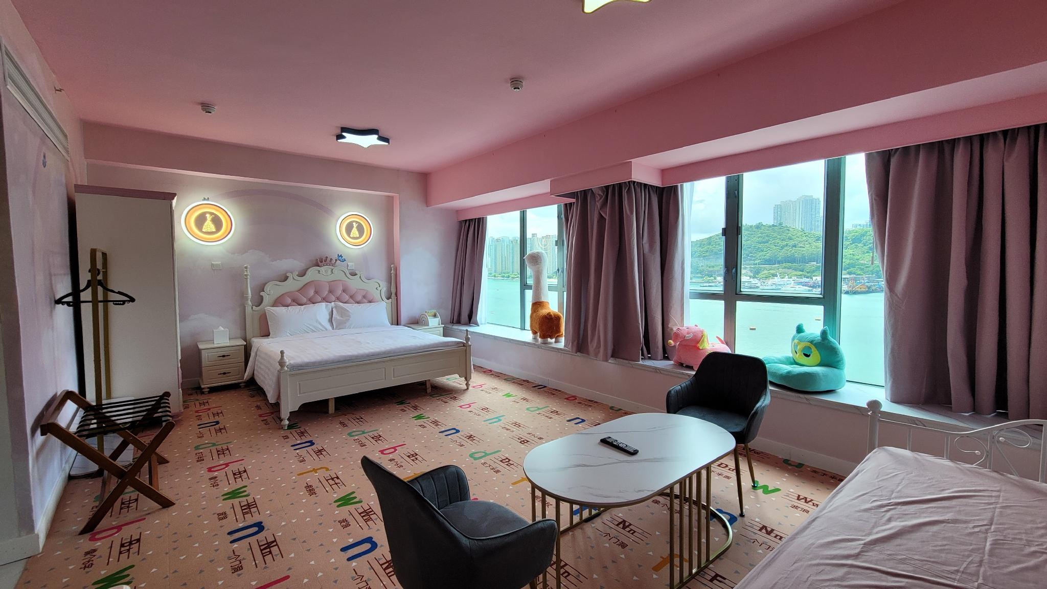 Theme, Suite, 1 Double and 1 Single Bed, Sea View