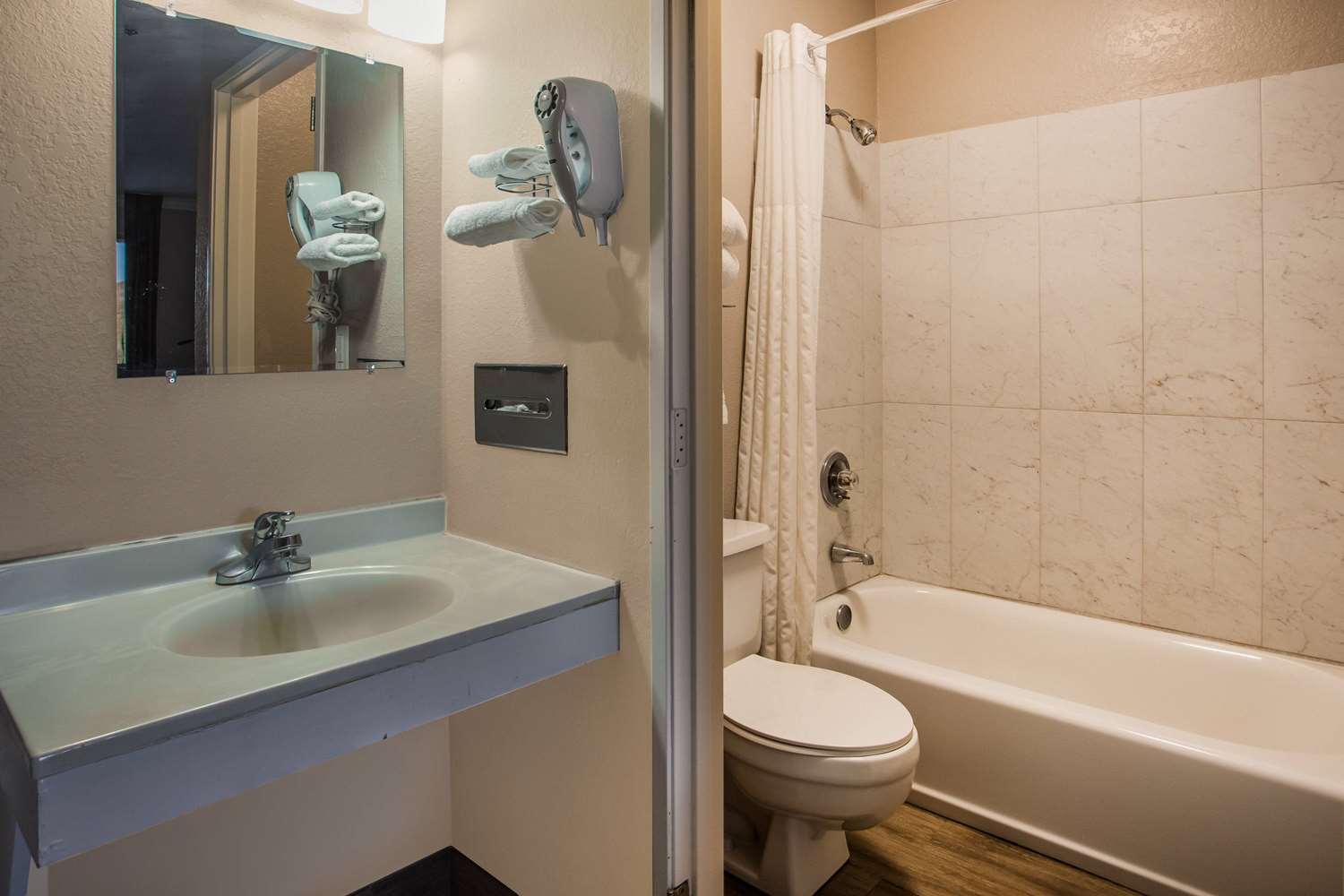 Super 8 By Wyndham Vacaville 6/8