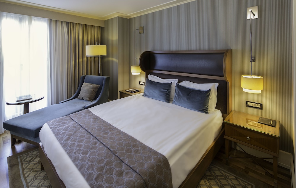 DELUXE, DOUBLE BED