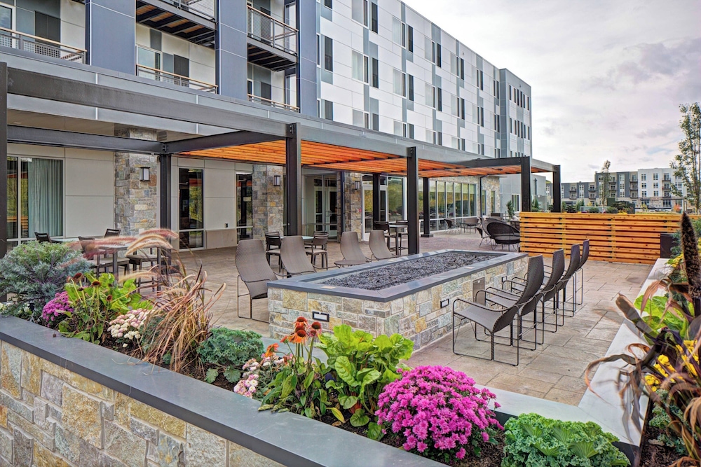 Courtyard Appleton Riverfront 4/58