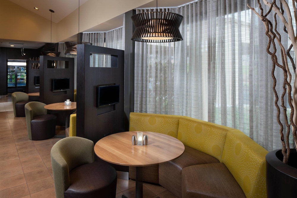 Courtyard by Marriott St Louis Creve Coeur 20/26