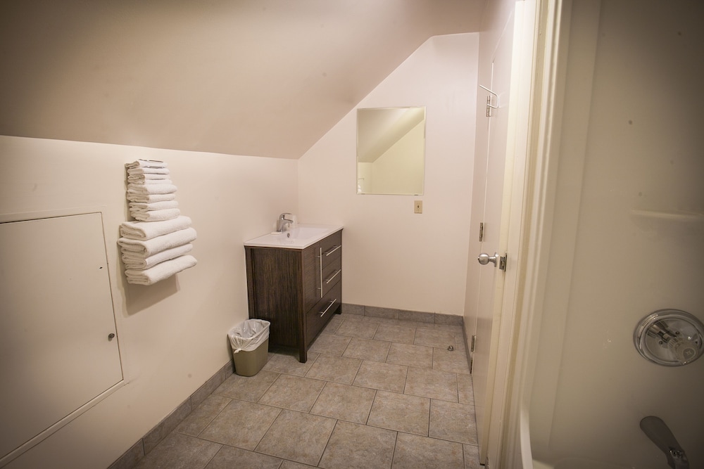 Seacliffe Inn 50/50