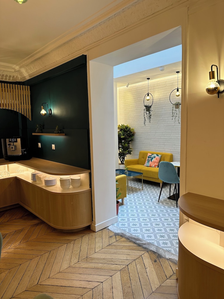 Hotel Oceanic 8/50