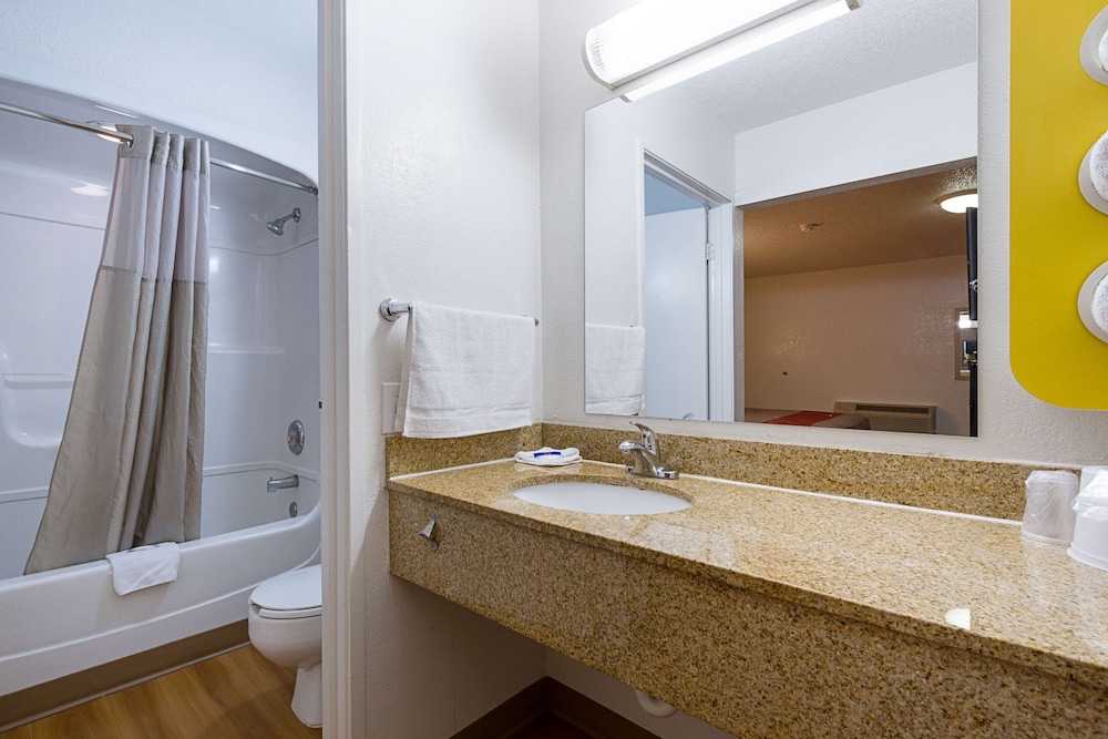 Motel6 Mesa, AZ - South 44/47