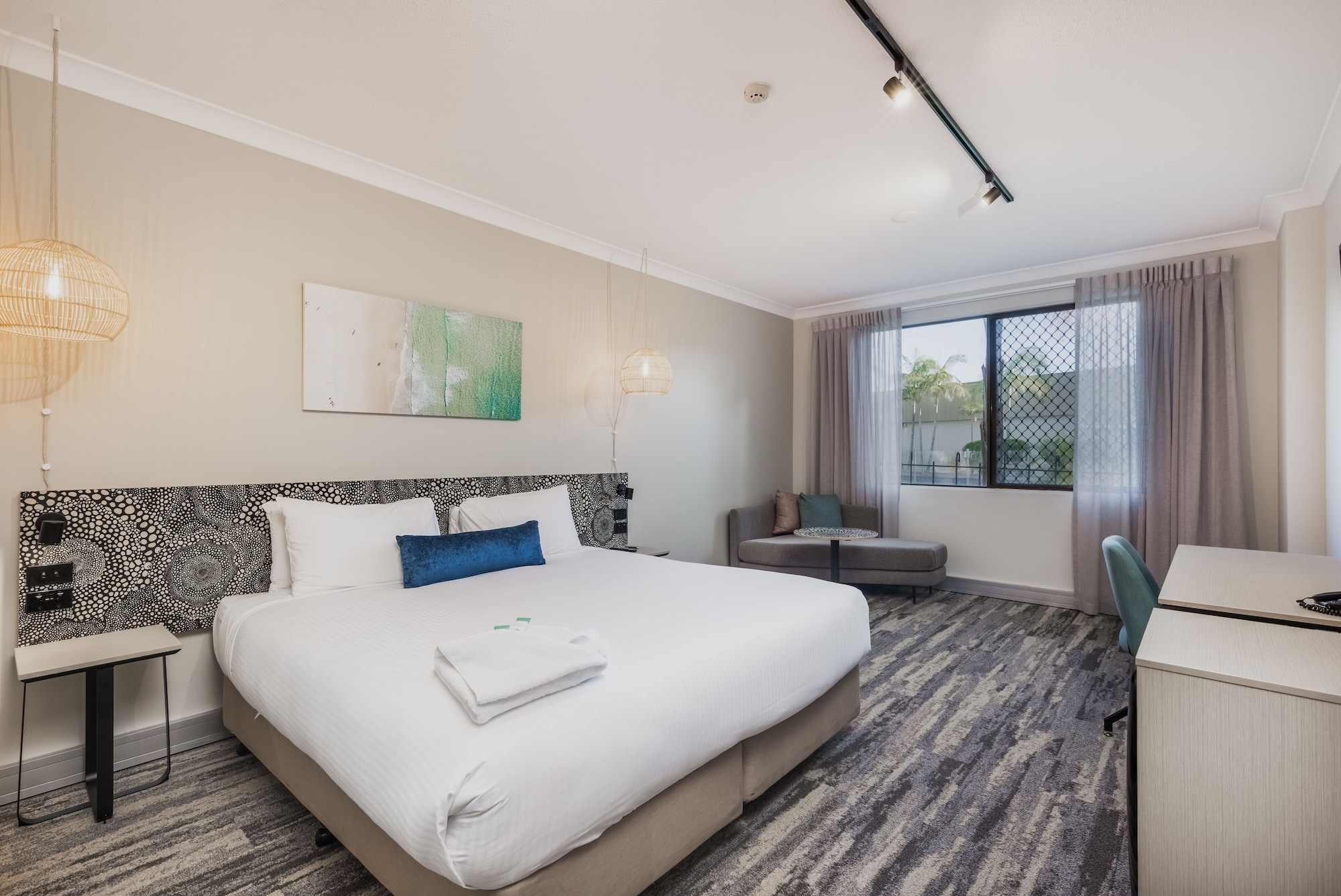 STUDIO, KING BED