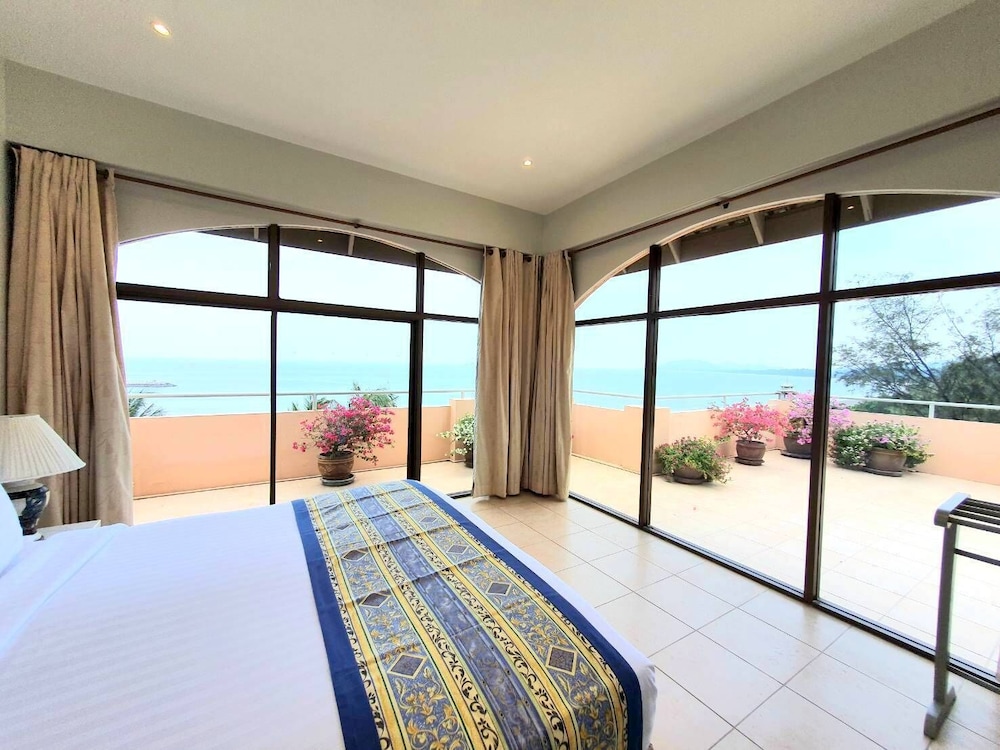 PENTHOUSE, SEA VIEW