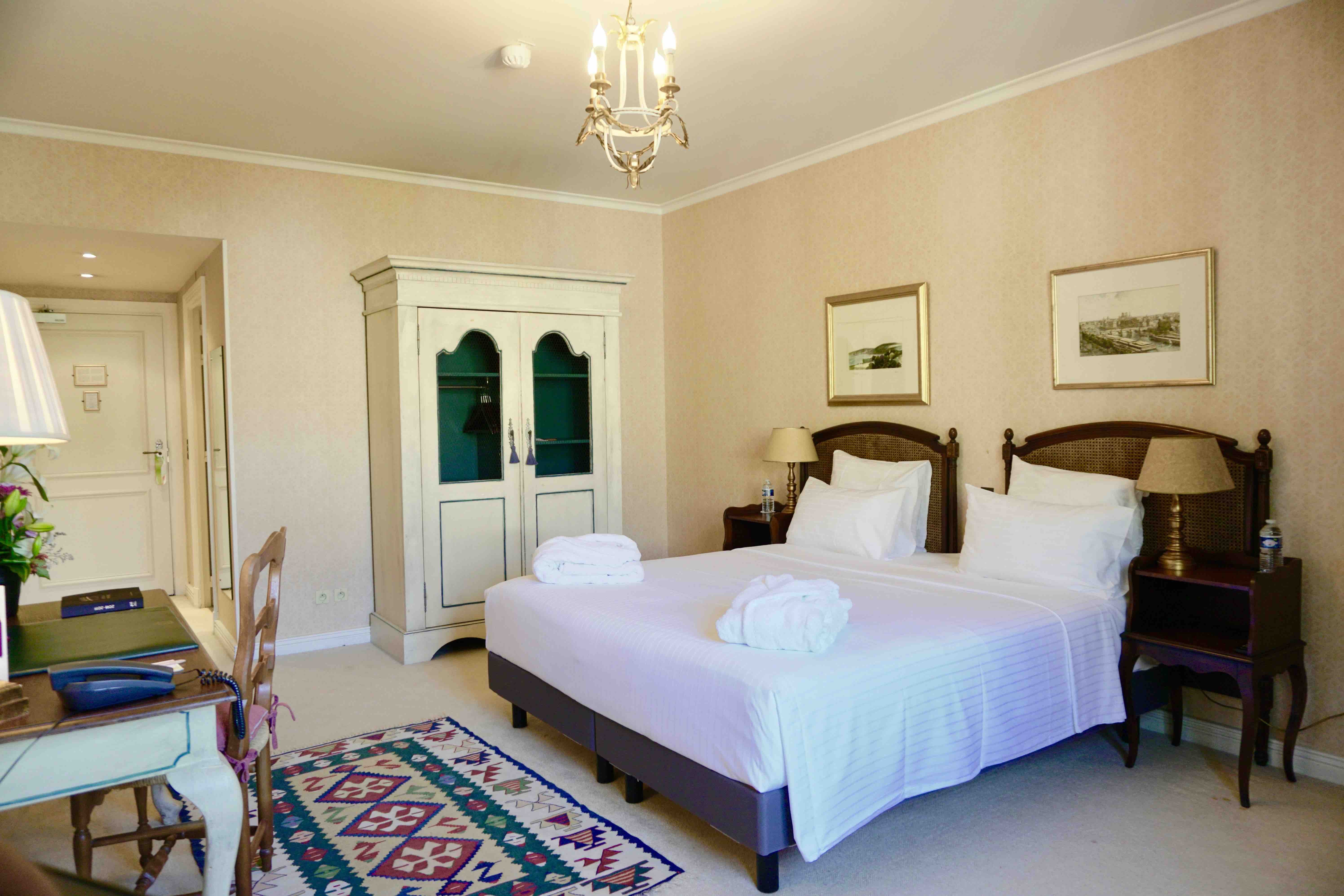 LE MANOIR DE GRESSY 10/21