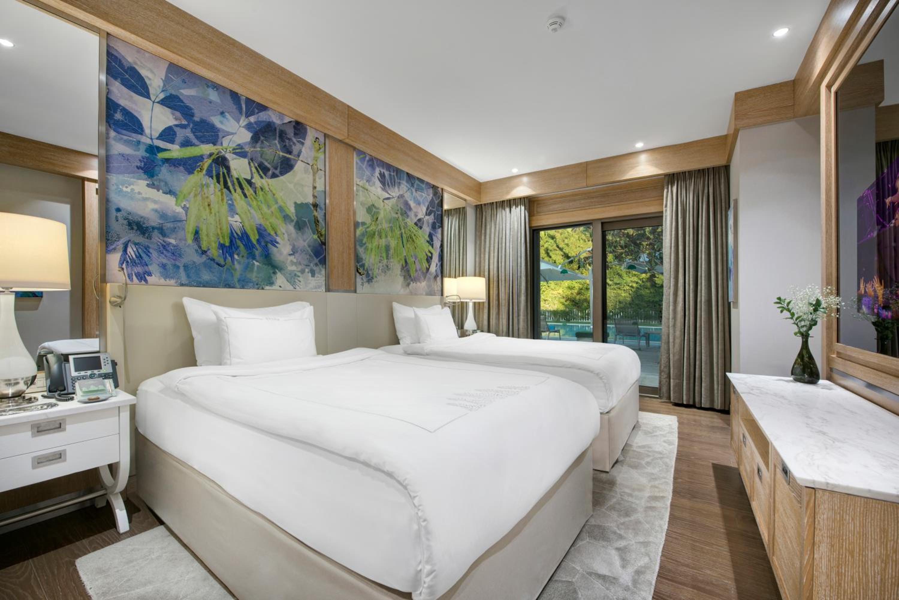 Emerald, Villa