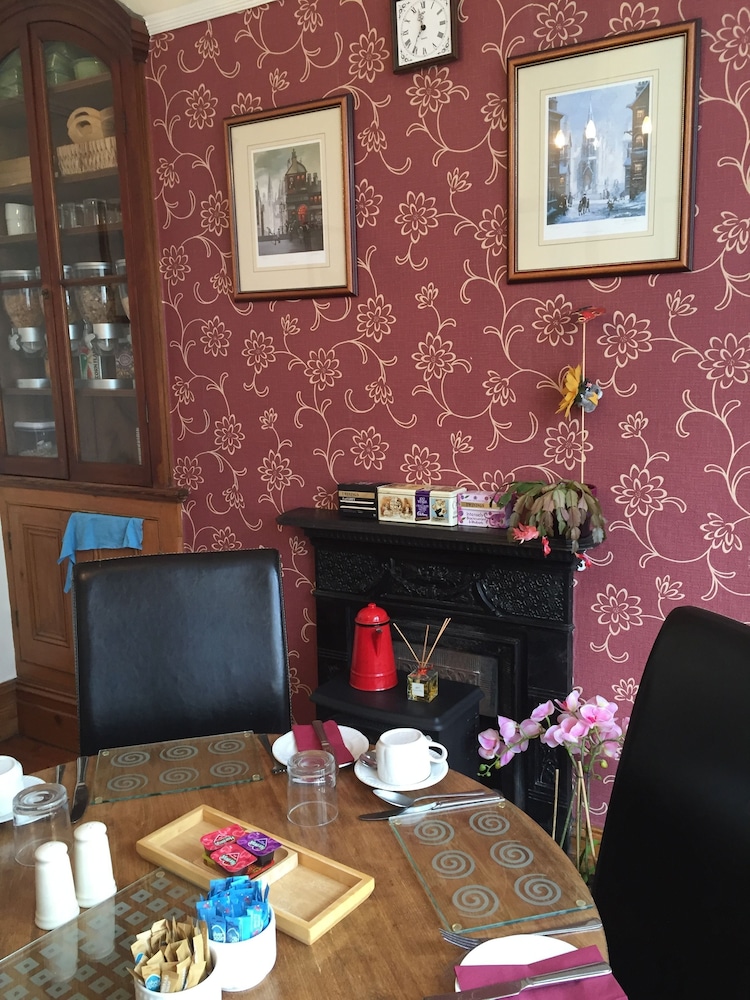 Westbury House 4/41