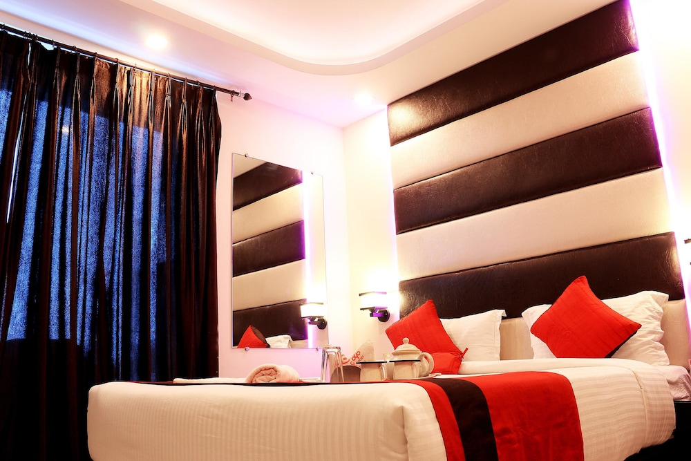 Oyo Rooms Parama Island Em Bypass 9/15
