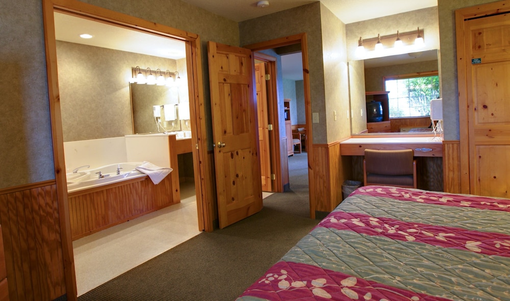 Poulsbo Inn Suites 14/25