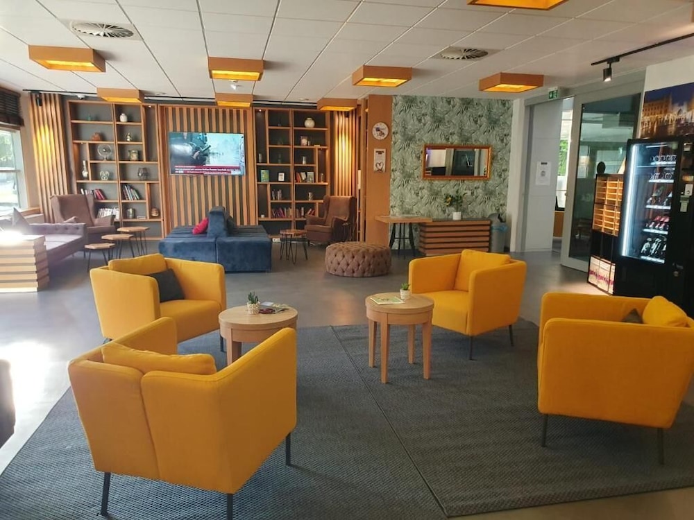 Roomingtons Munich Airport 24/46