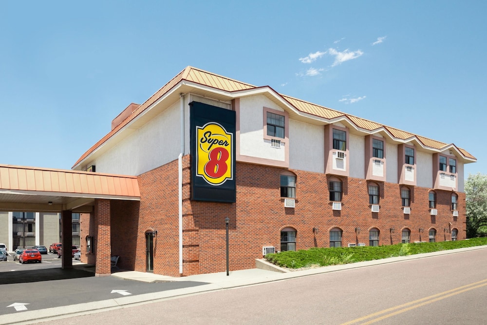 Super 8 by Wyndham Colorado Springs/Afa Area 2/19