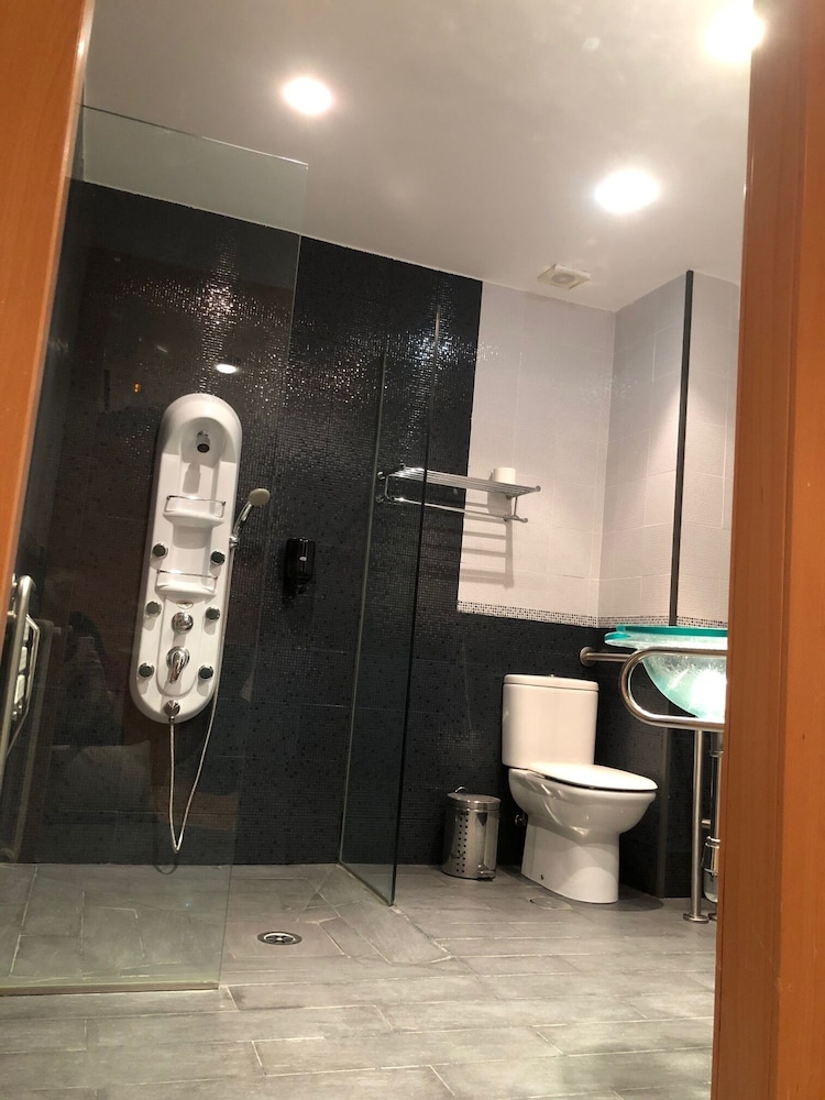HOTEL V. CIUDAD 4/24
