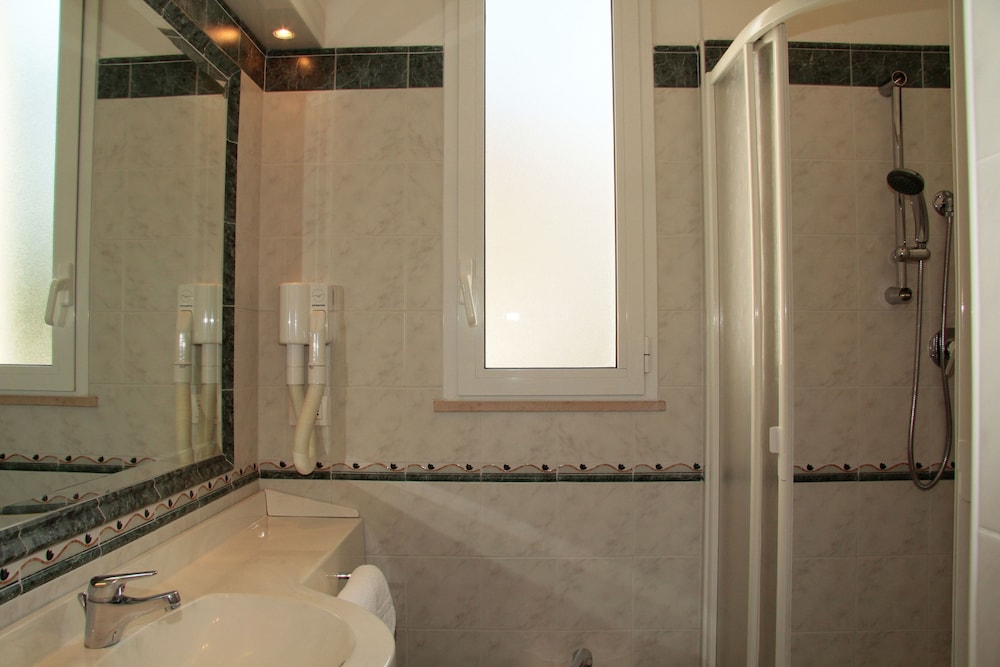 Hotel Bellevue 12/41