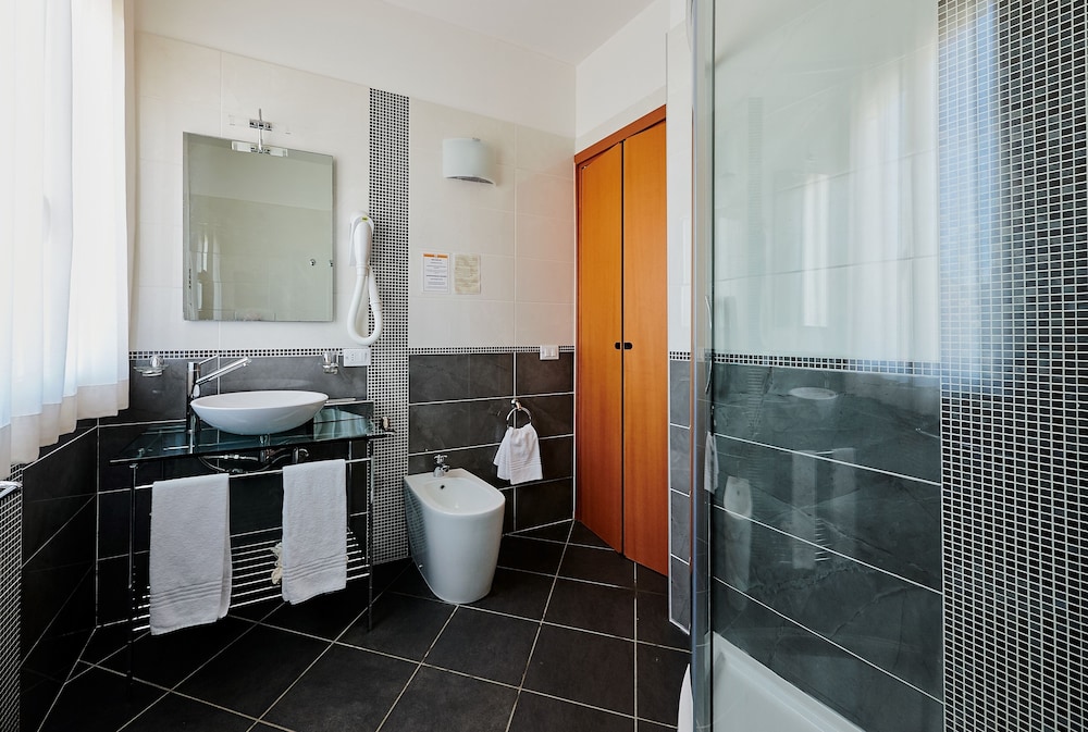 Varo Village Hotel 38/39