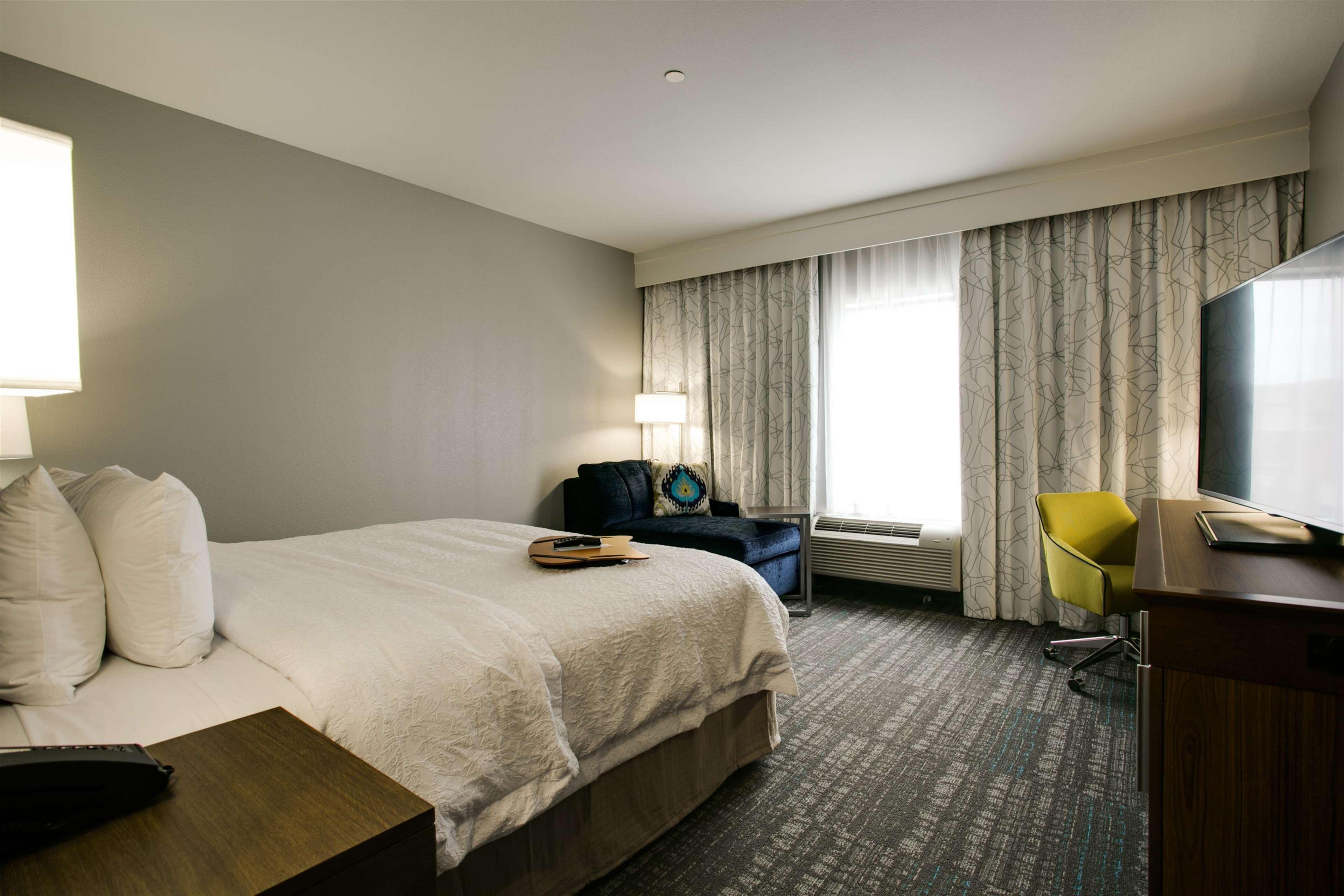 غرفة بسرير مزدوج بإطلالة، Doubletree By Hilton Austin University Area 3/4