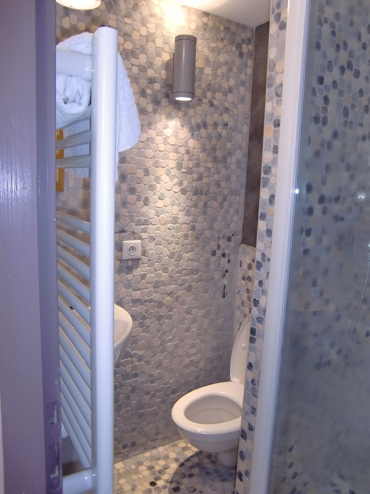 Aix Hotel 48/50