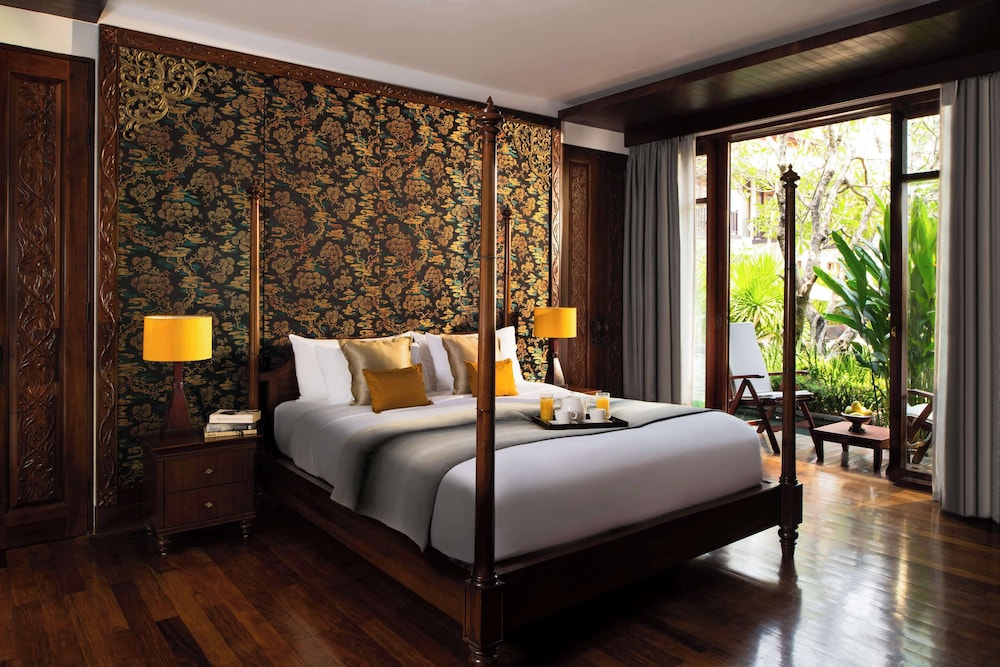 Pool, Family, Suite, King and Twin Beds