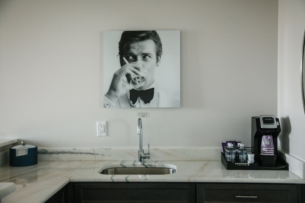Hotel Legends, Biloxi 50/50
