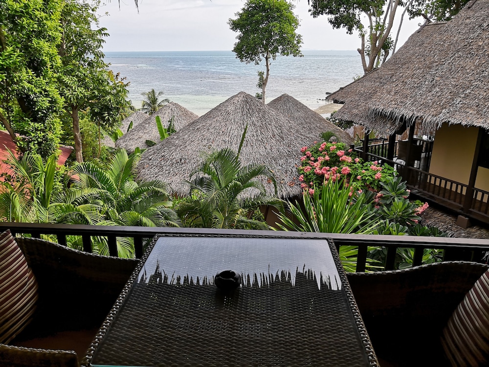 Beyond the Blue Horizon Villa Resort 5/73