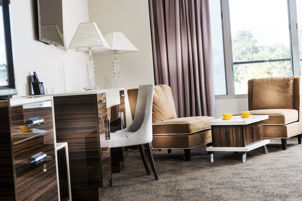 Swan River Hotel 41/56