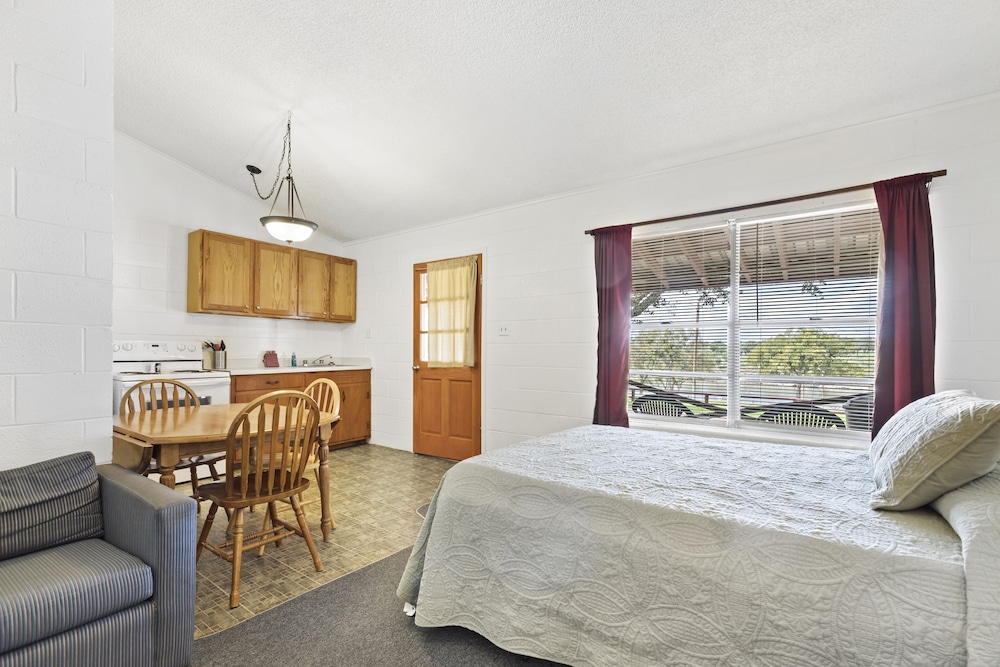 Thunderbird Resort & Event Center 32/80