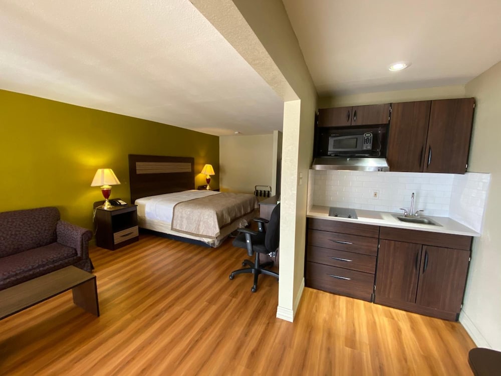 Stratford House Inn and Suites 15/51