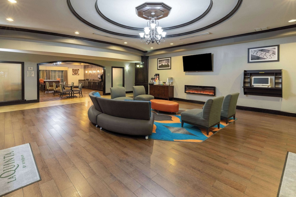 La Quinta Inn & Suites by Wyndham Fort Worth - Lake Worth 32/50