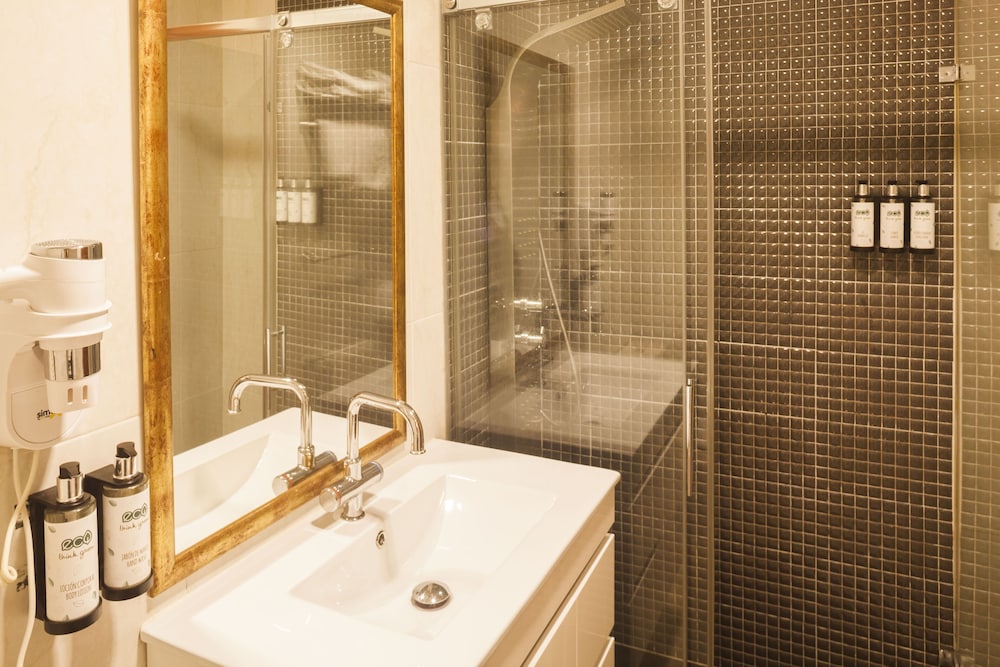 Hostal Abril 54/59
