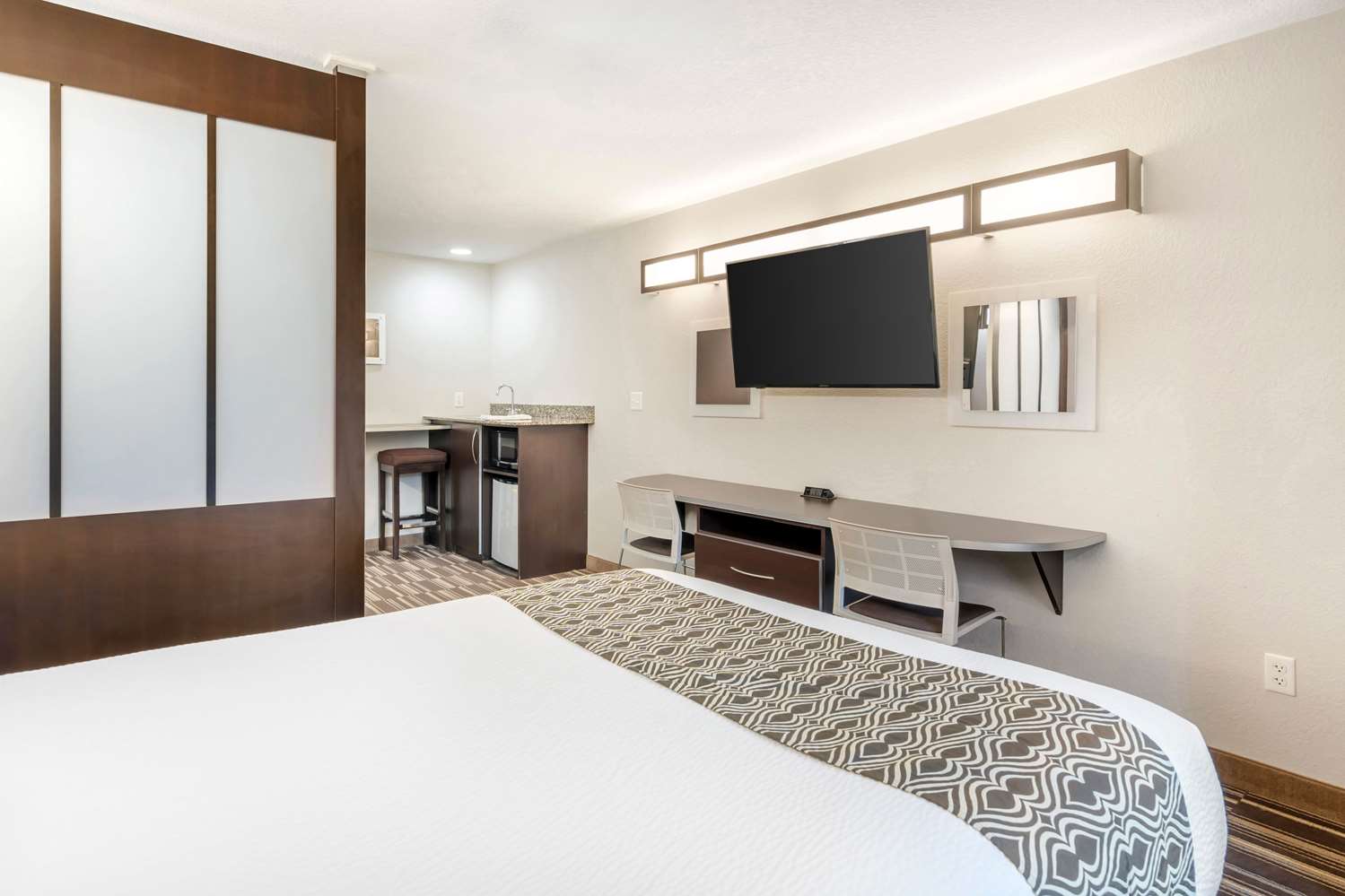 Microtel Inn and Suites by Wyndham Brooksville 9/53